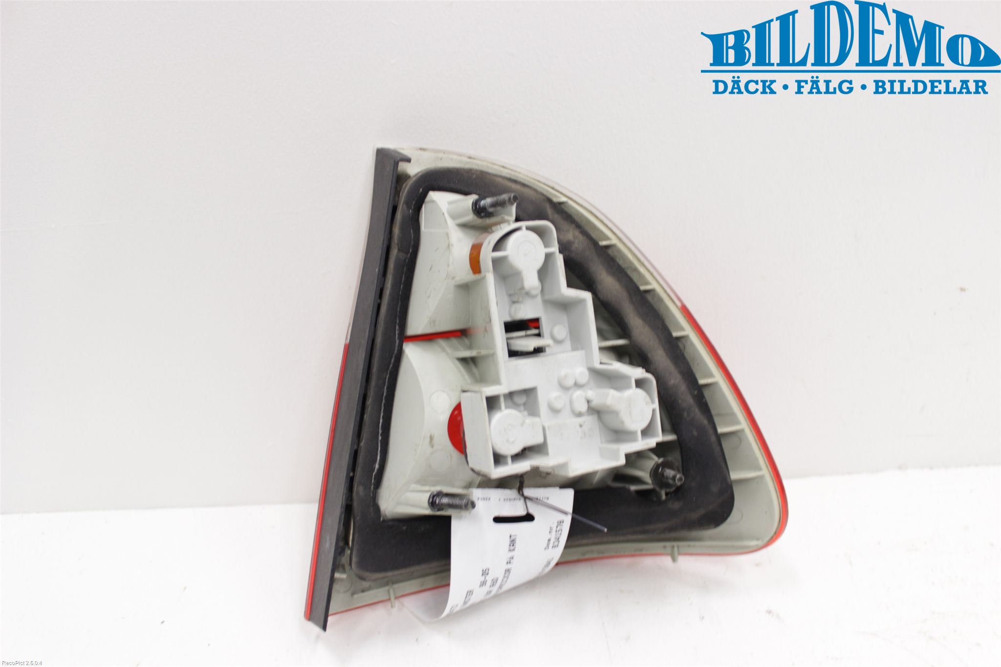 BMW 3 E46      98-05 Baklykt Venstre