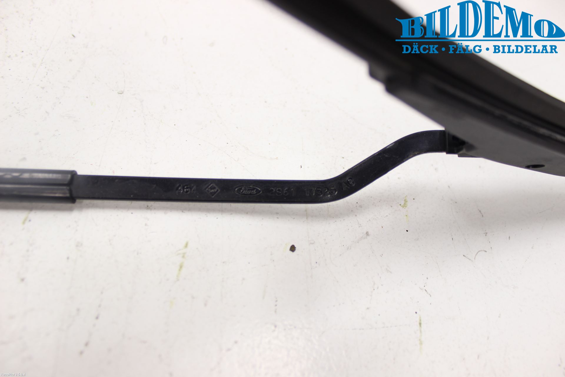 Ford FIESTA     02-05 Viskerarm-Armer Frontrute