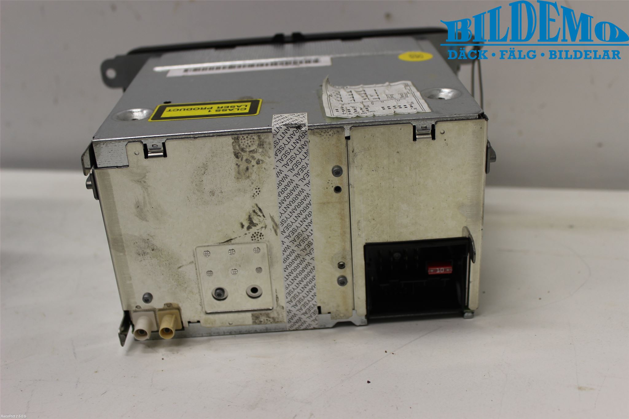Volkswagen VW CADDY      04-10 Stereo Radio Med Cd