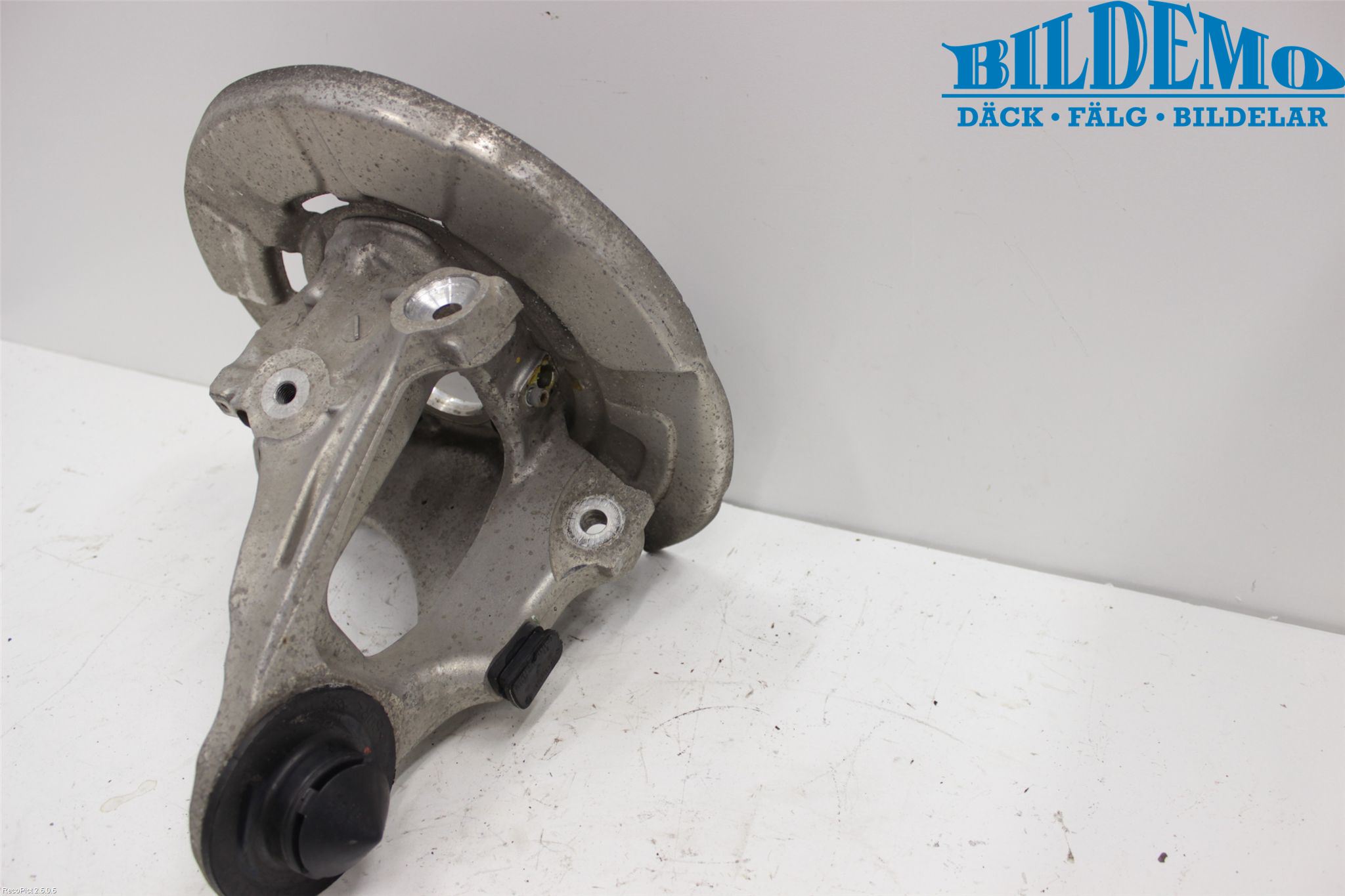 BMW X6 E71/E72   08-14 Spindel Hb