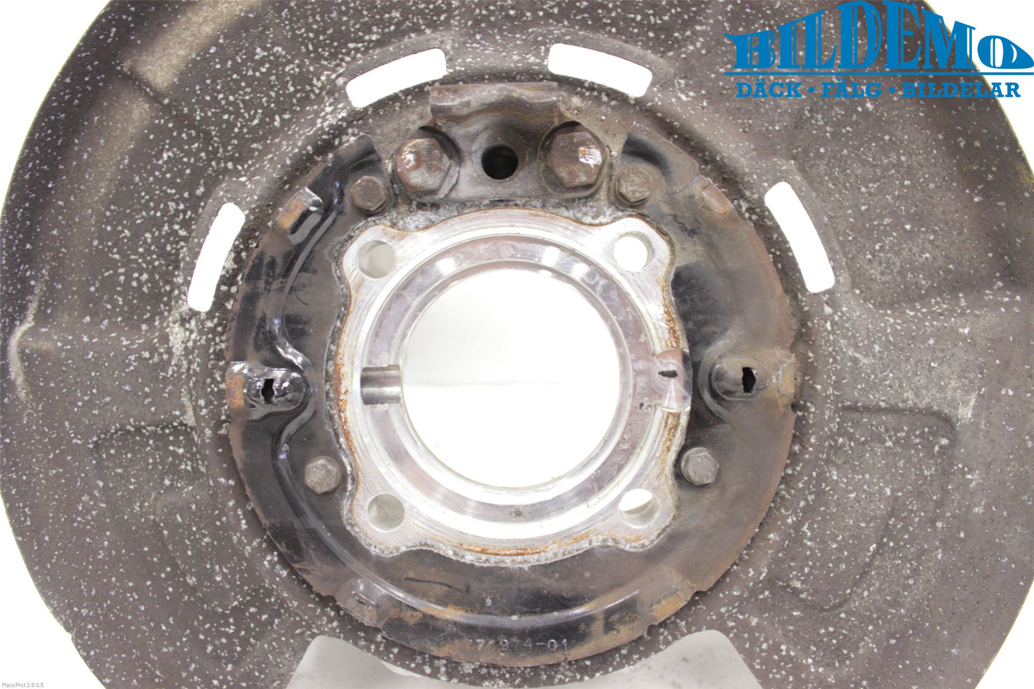 BMW X6 E71/E72   08-14 Spindel Hb