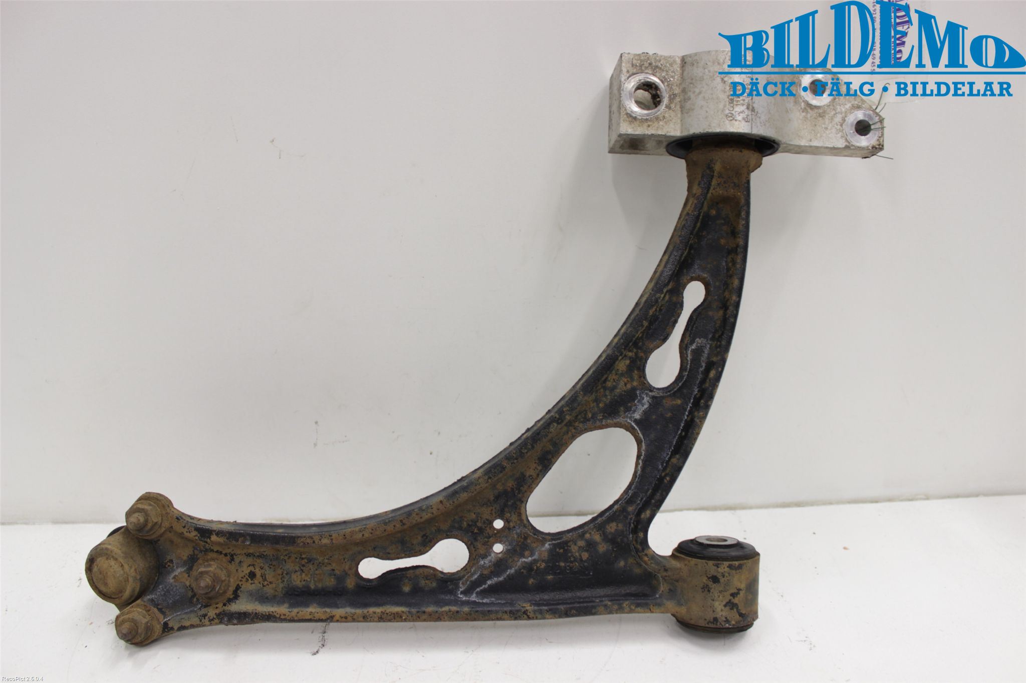 Volkswagen VW CADDY      04-10 Bærearm Foran Venstre Nedre