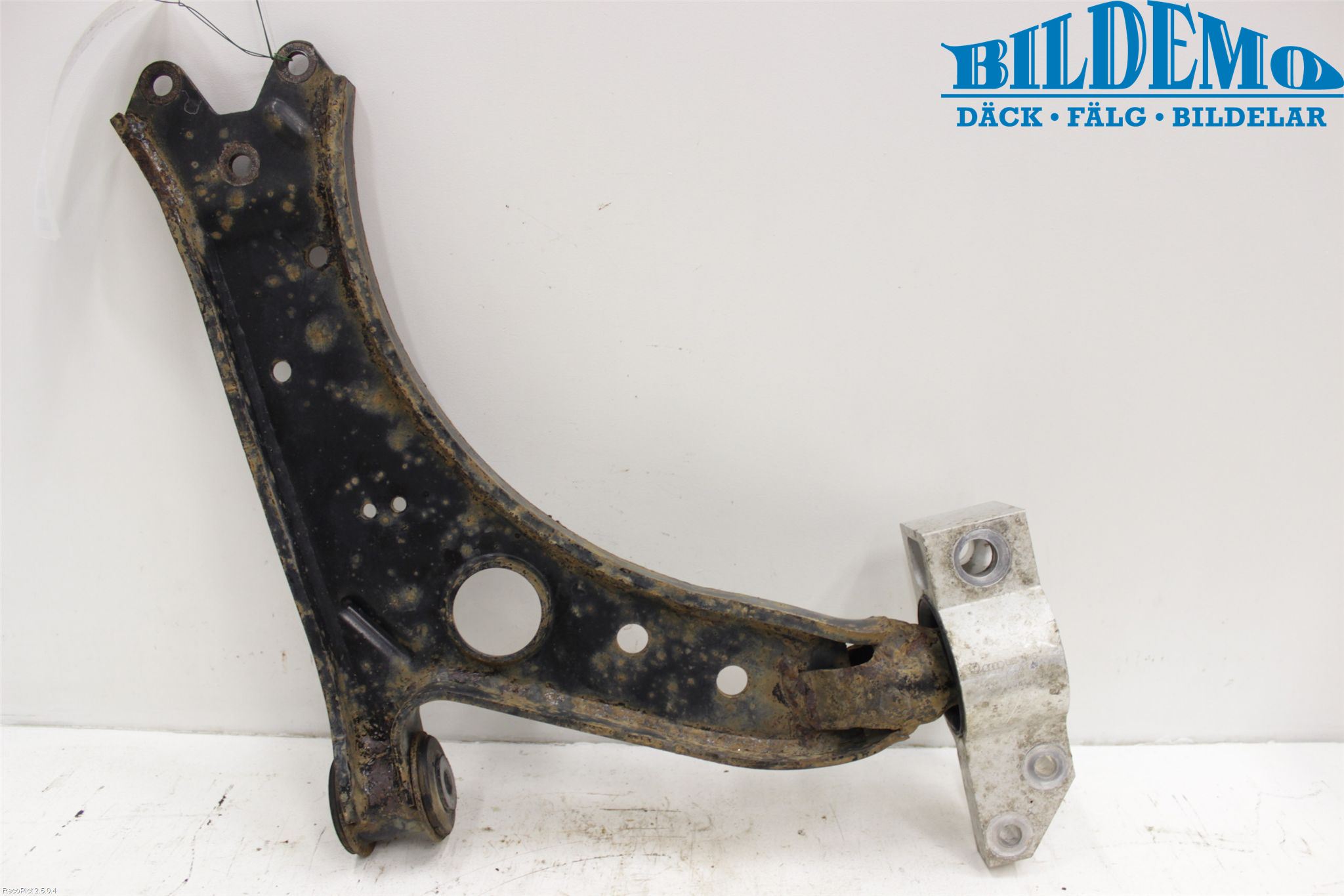 Volkswagen VW CADDY      04-10 Bærearm Foran Venstre Nedre