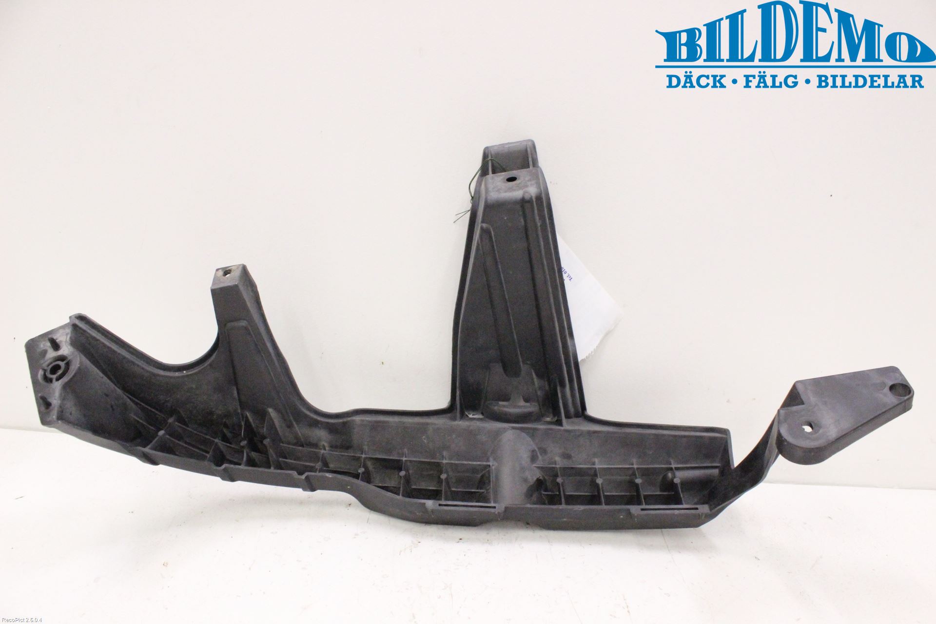 BMW X3 E83     03-10 Frontlykt Ramme H Lyktering