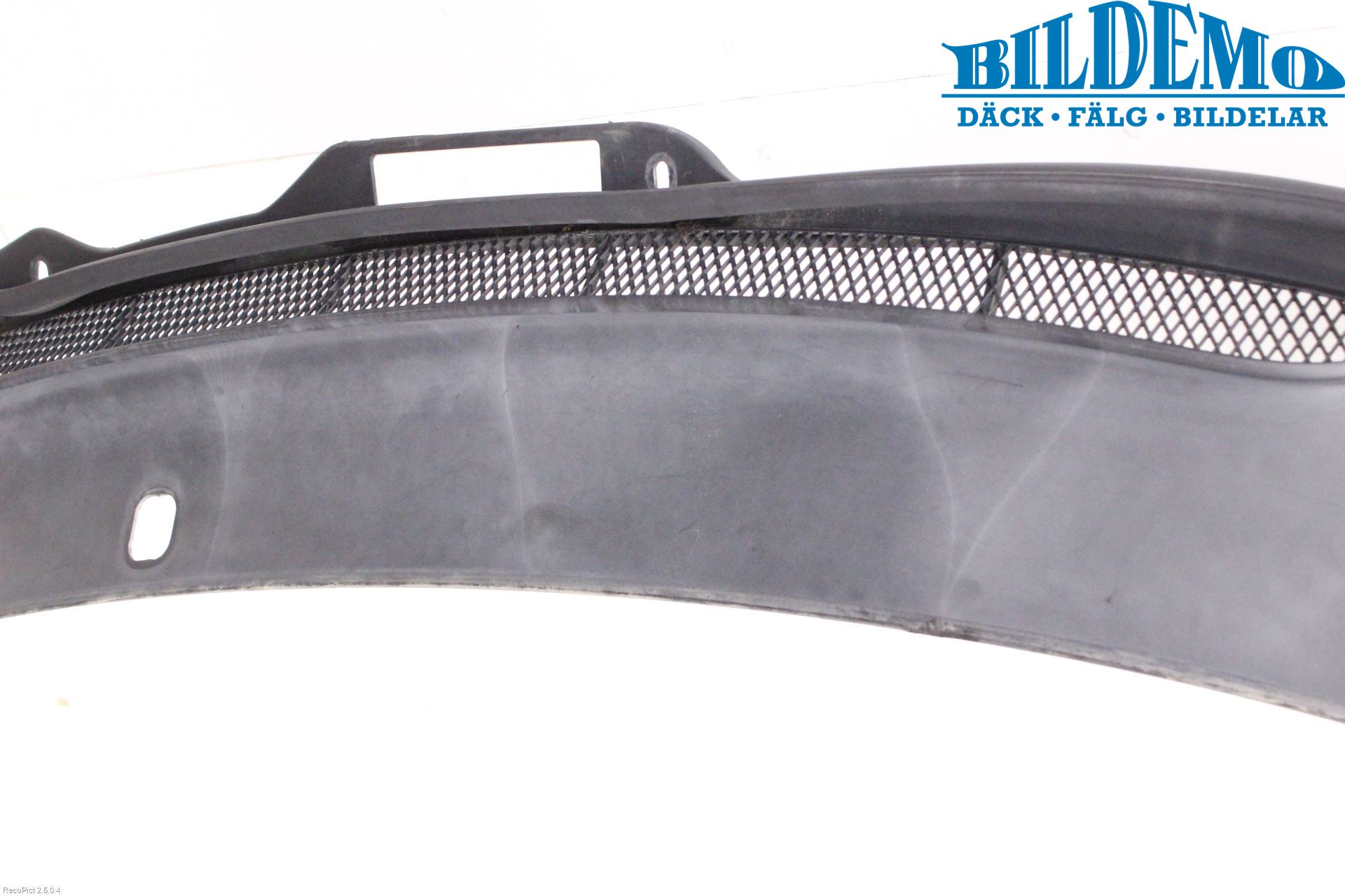 Volvo XC70 05-07 Visker Deksel-Grill-Under Frr