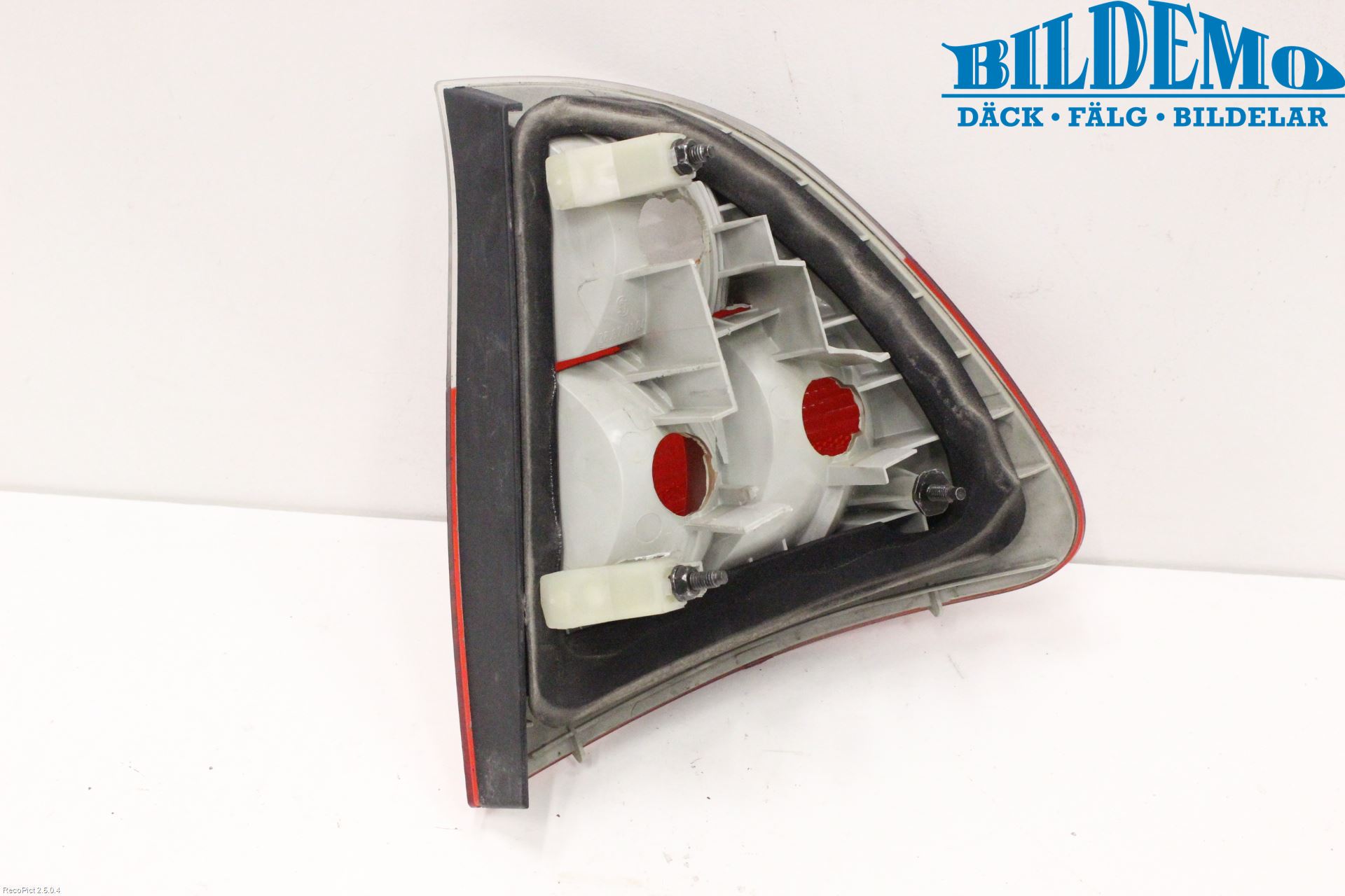 BMW 3 E46      98-05 Baklykt Venstre
