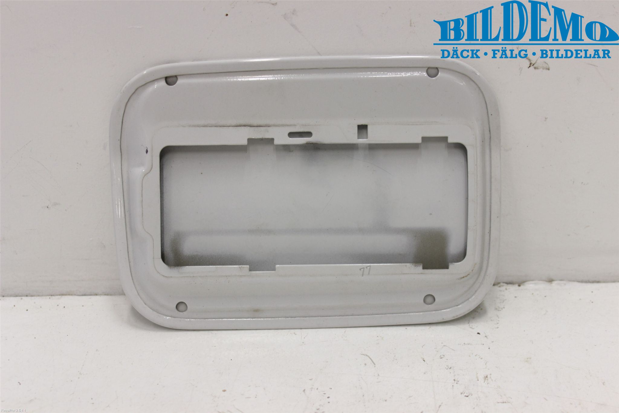 BMW 5 E60/61 Sed/Tou 02-10 Drivstoff Tankluke
