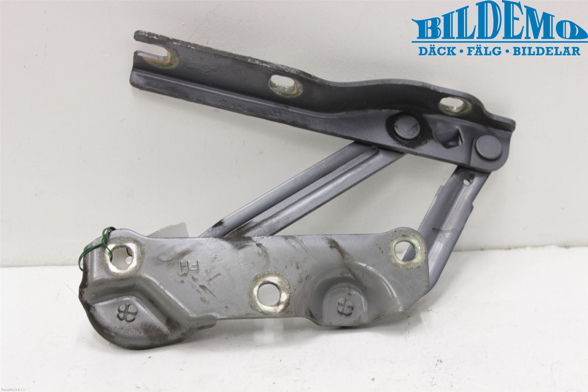 Saab 9-5     06-10 Panser Hengsel - Hengsler