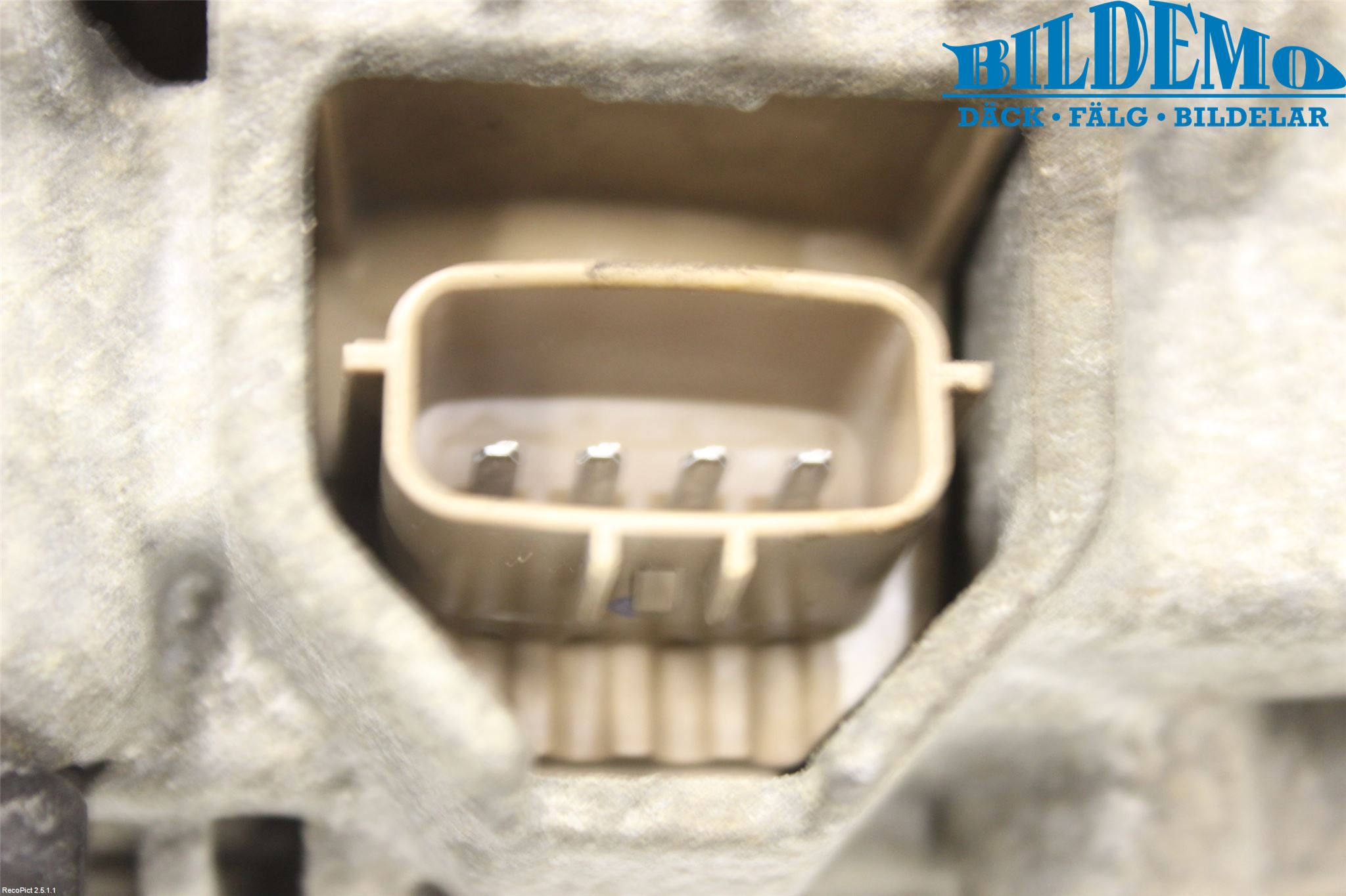 Mitsubishi PAJERO  99-06 Dynamo