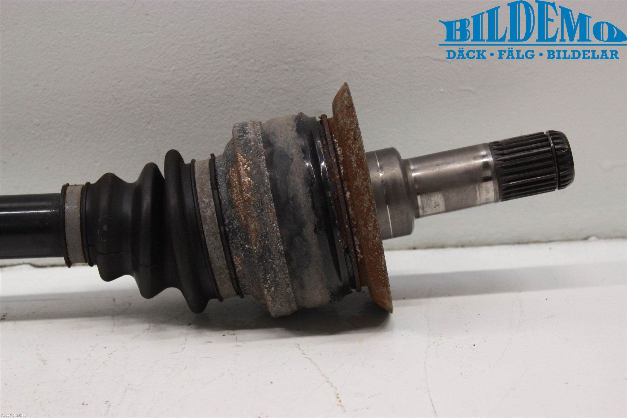 BMW 5 F10/F11/F18 09-17 Drivaksel Bak Kompl Venstre