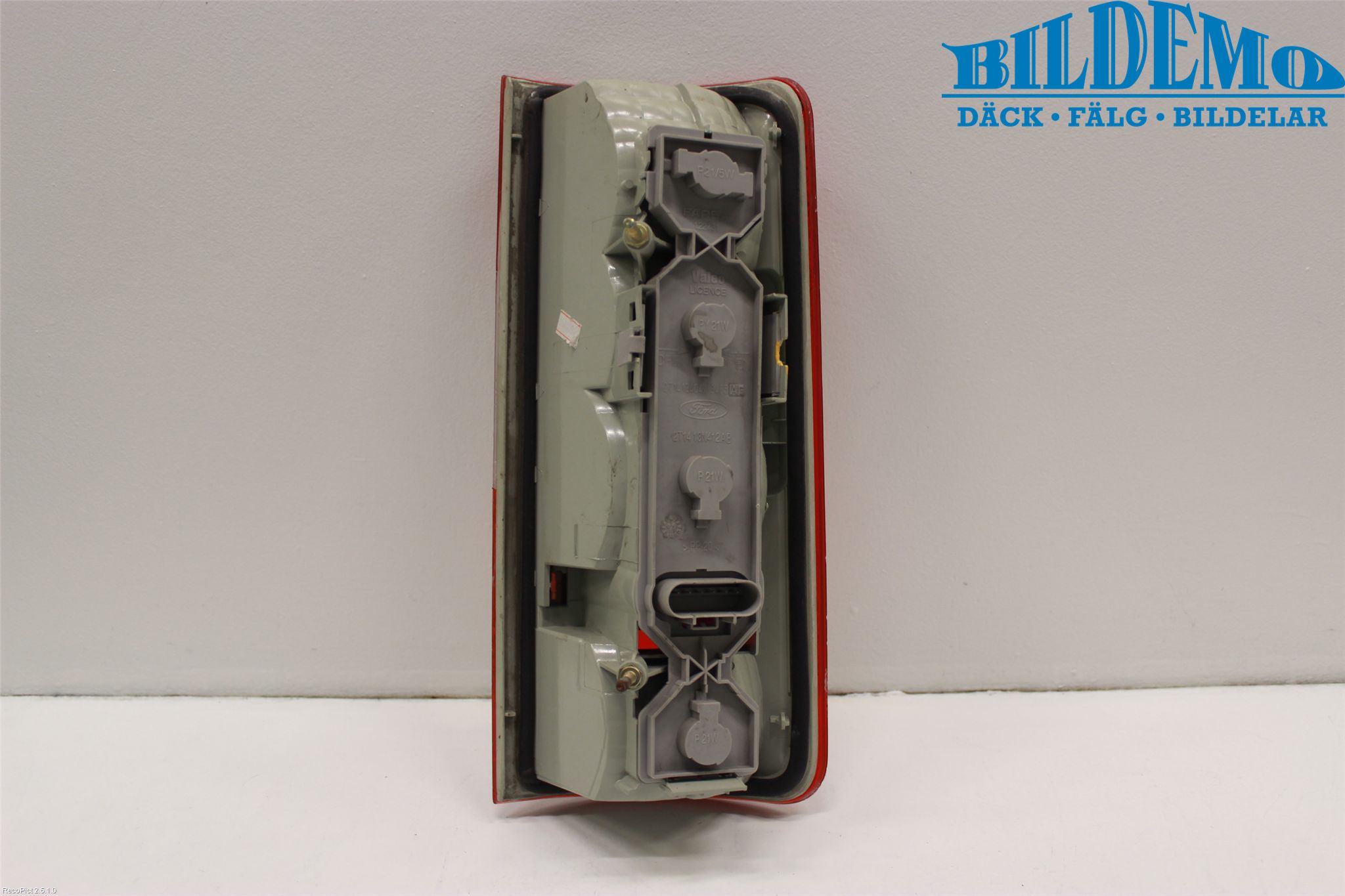 Ford TRANSIT CONNECT 03-08 Baklykt Venstre