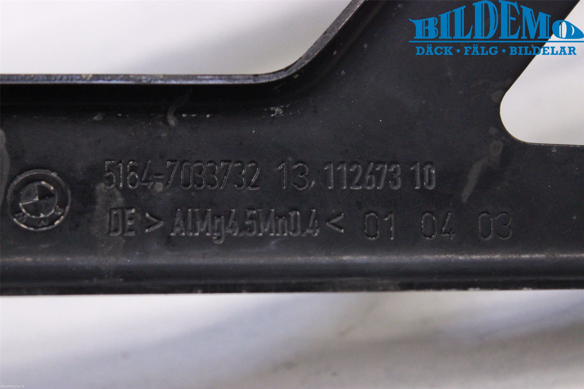 BMW 5 E60/61 Sed/Tou 02-10 Frontlykt Holder-Feste