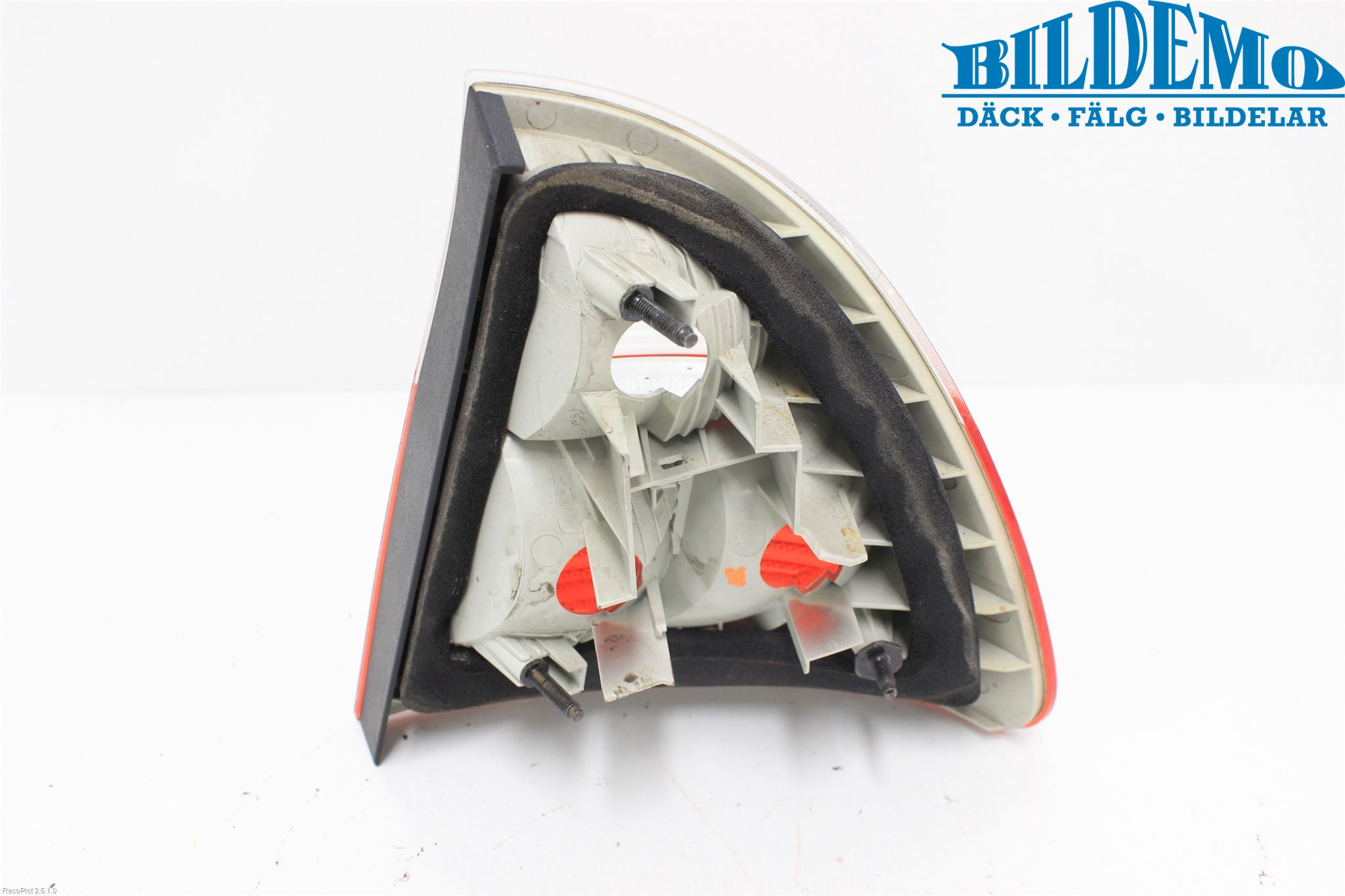 BMW 3 E46      98-05 Baklykt Venstre