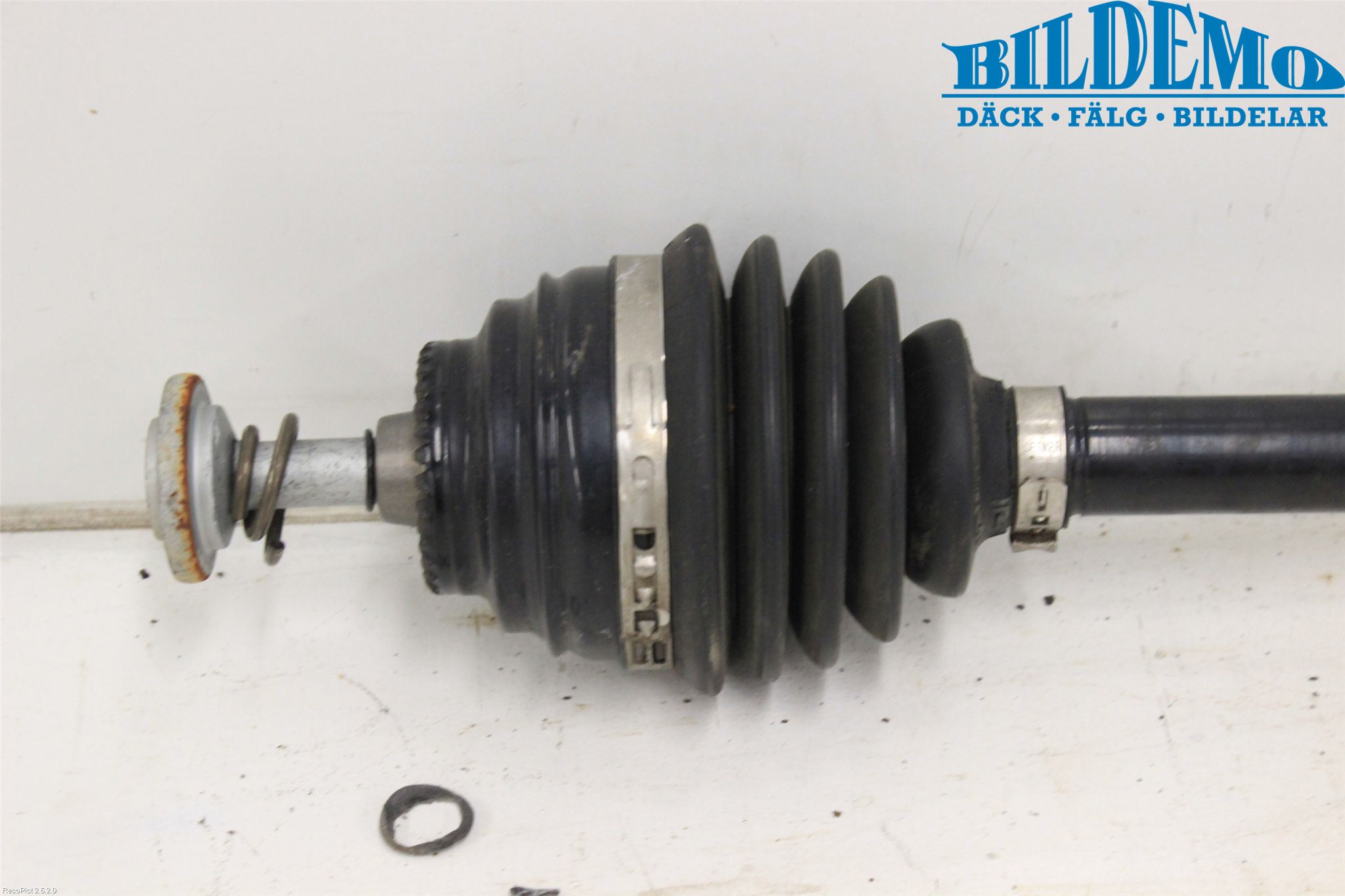 BMW 3 F30/F31/F80 12-19 Drivaksel Foran Kompl Høyre