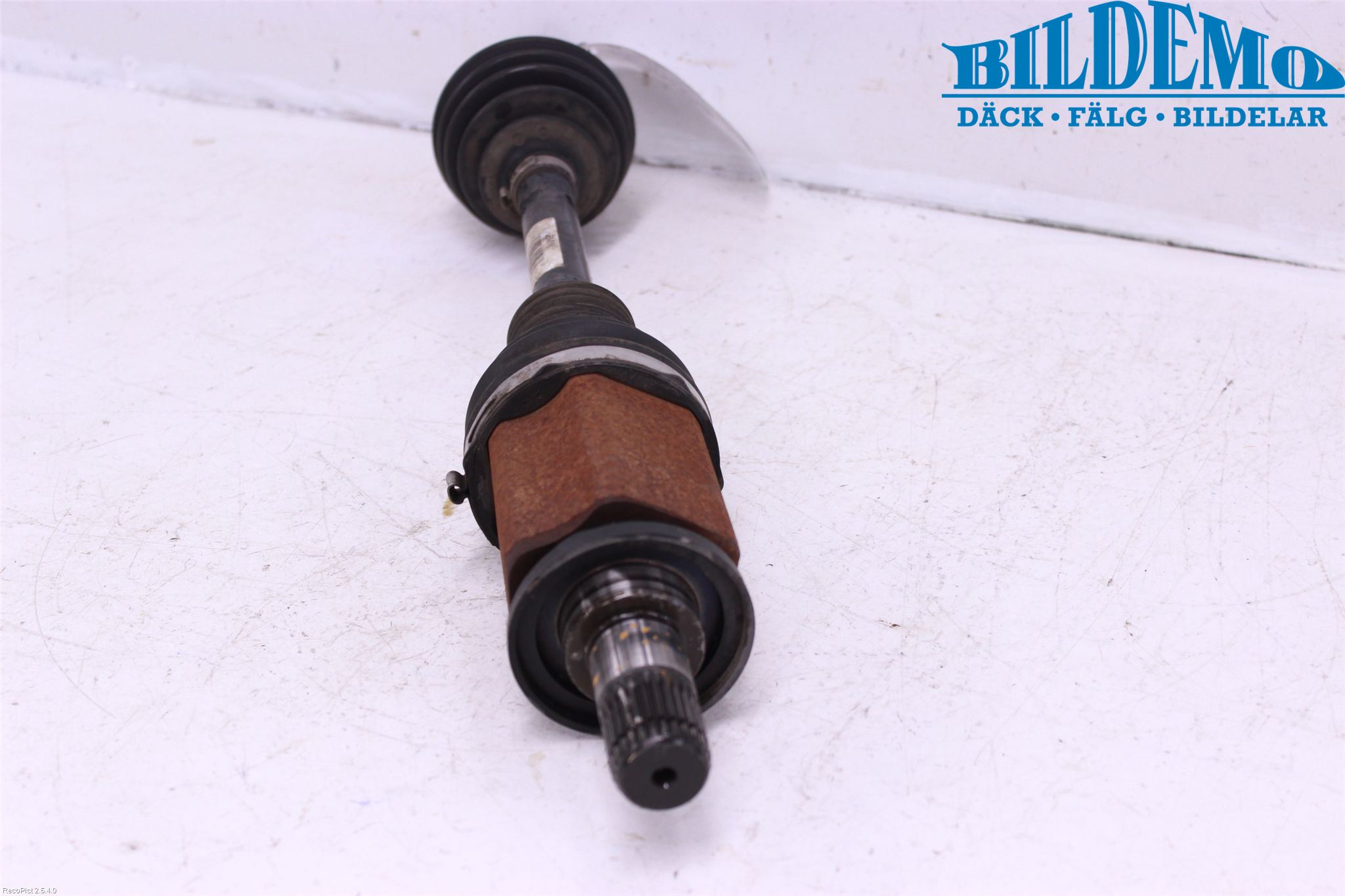BMW 3 F30/F31/F80 12-19 Drivaksel Foran Kompl Venstre