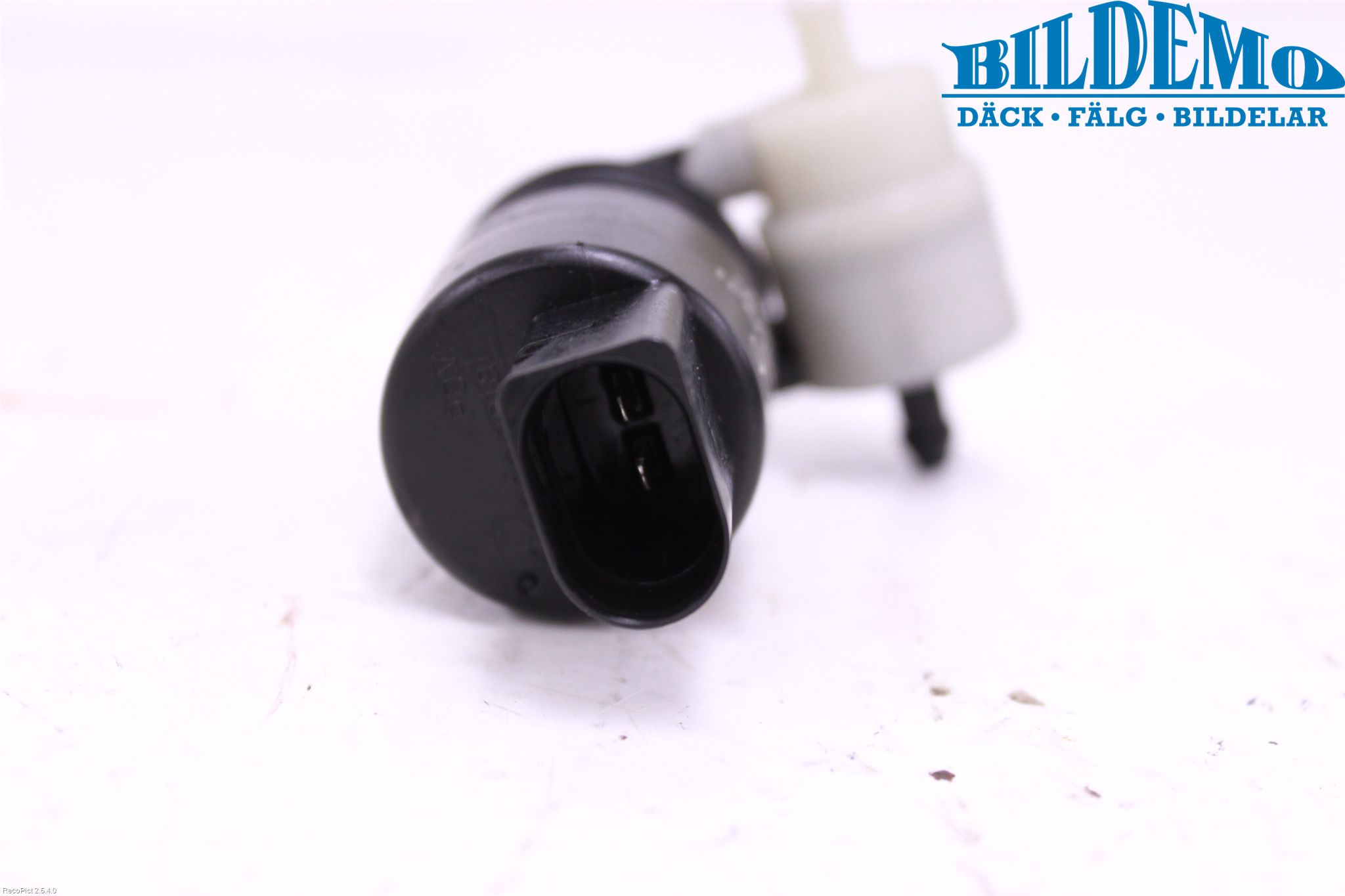 Mercedes-Benz MB E-KLASS (W212) 09-16 Spylerpumpe Frontrute