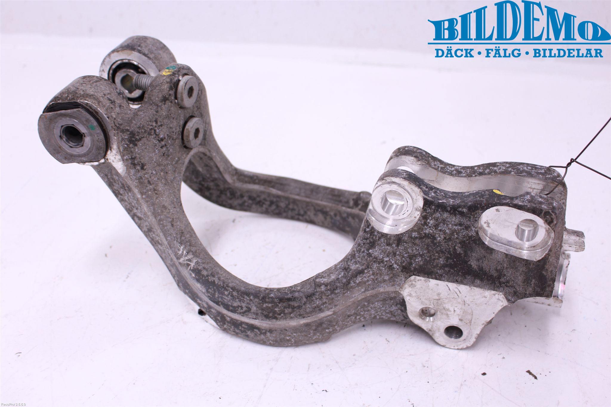 Opel INSIGNIA 09-16 Spindel Vf