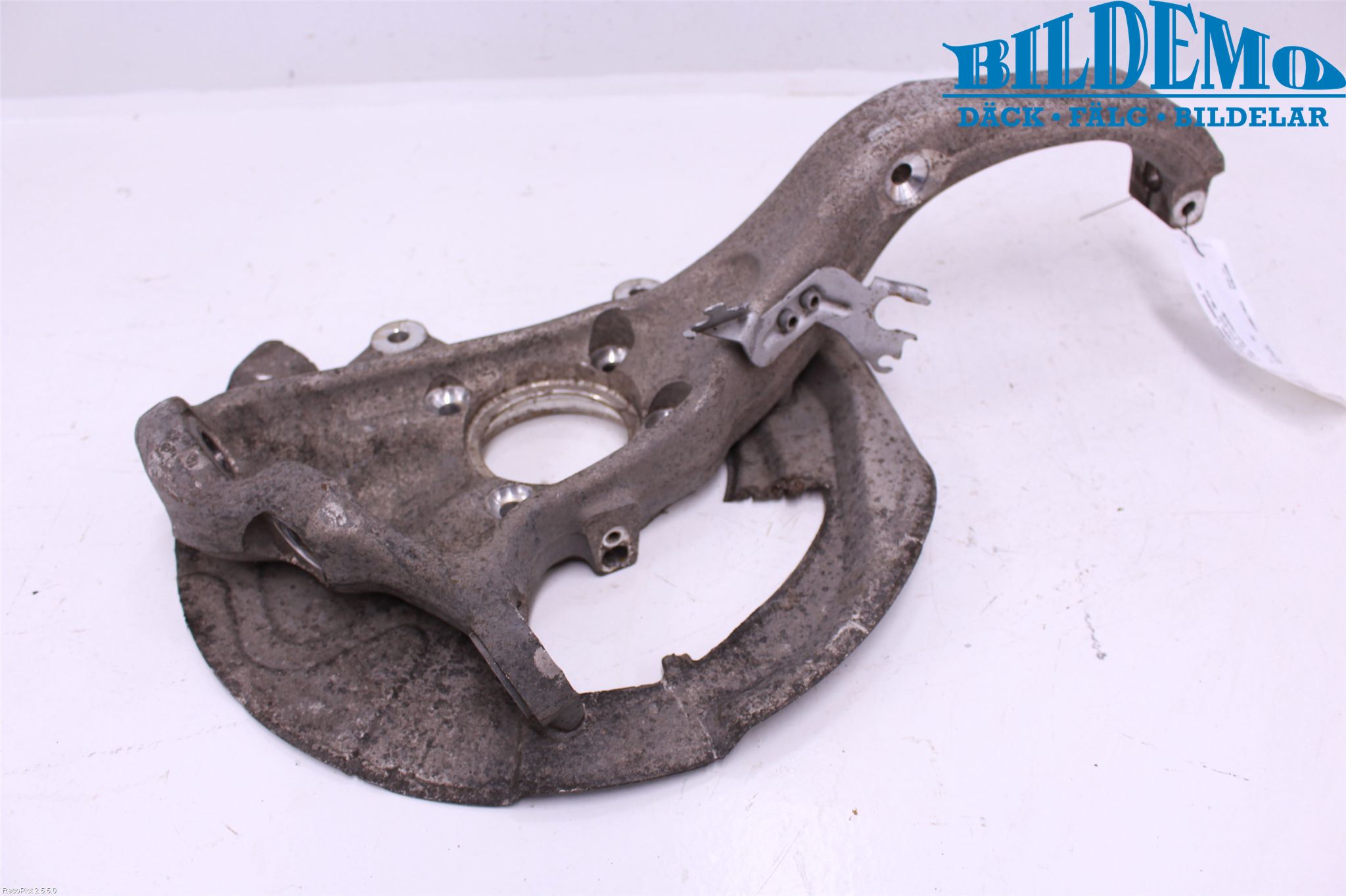 BMW X6 E71/E72   08-14 Spindel Vf