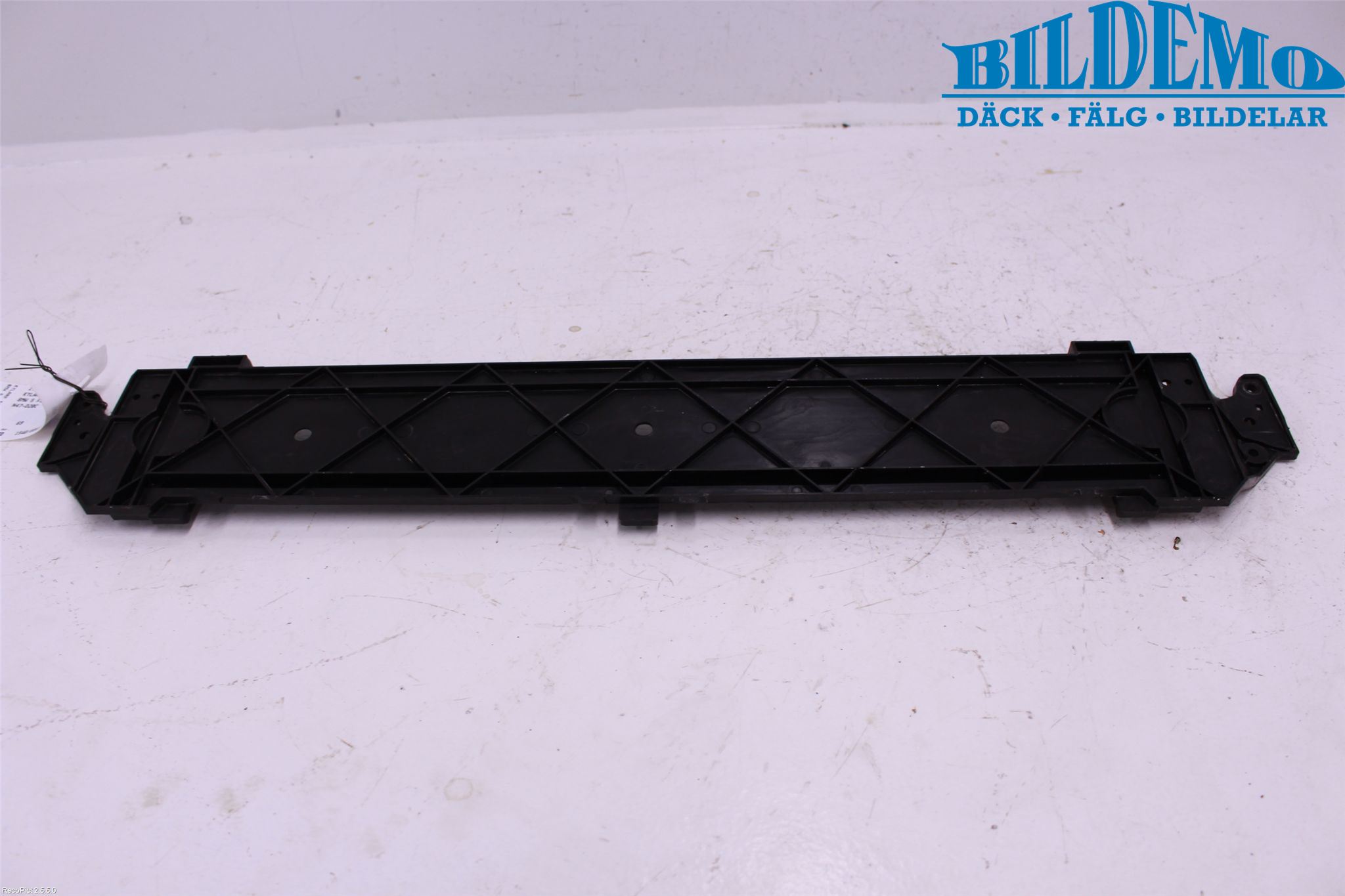 BMW 5 F10/F11/F18 09-17 Radiator Feste - Ramme - Bjelk
