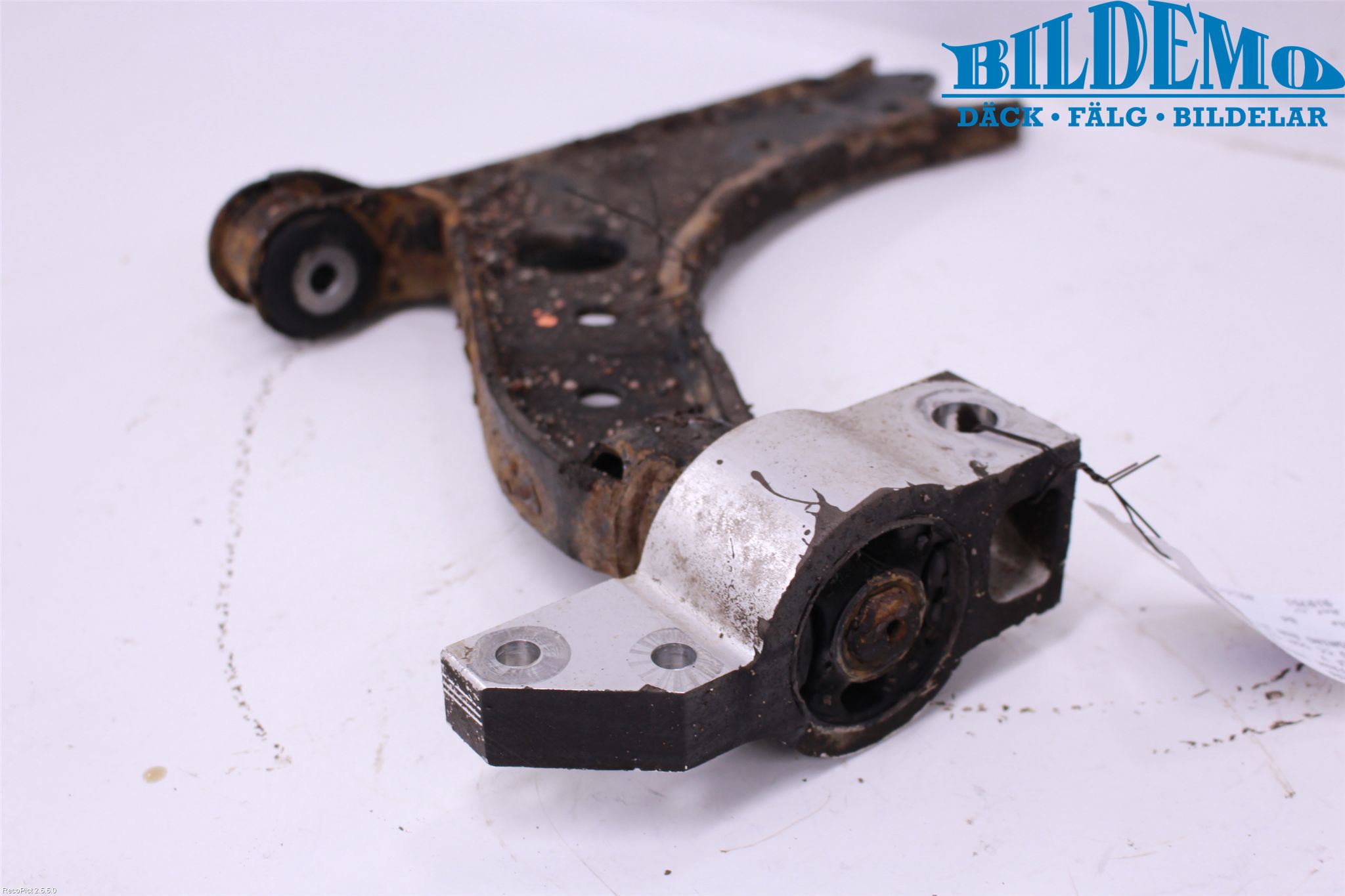 Volkswagen VW GOLF V 04-09 Bærearm Foran Høyre Nedre