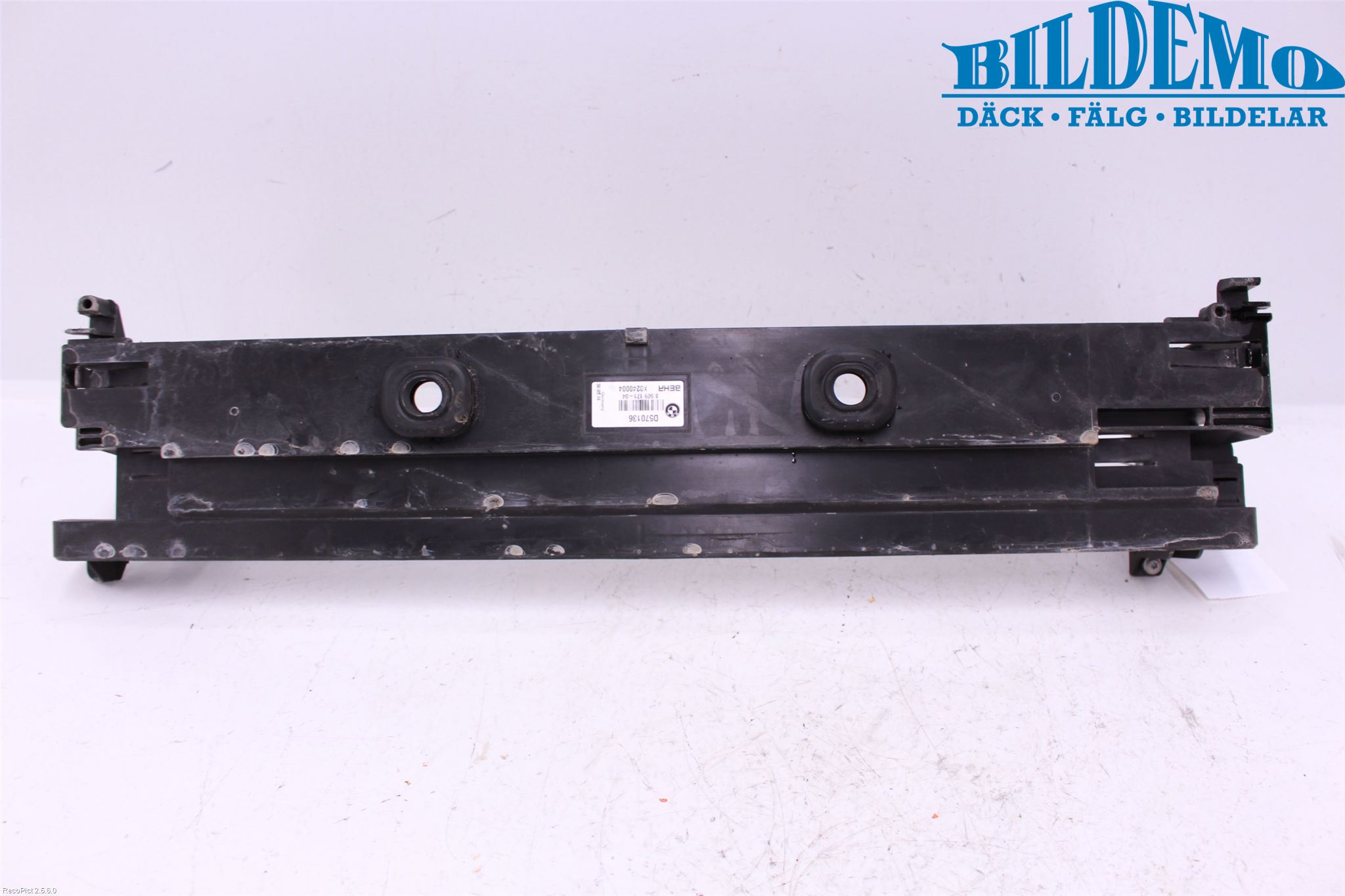 BMW 5 F10/F11/F18 09-17 Radiator Feste - Ramme - Bjelk