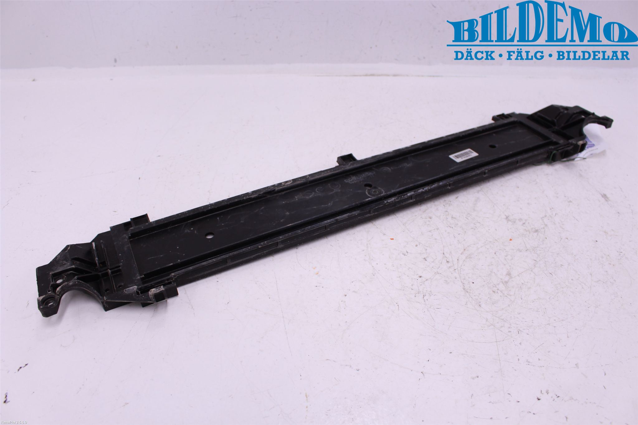 BMW 5 F10/F11/F18 09-17 Radiator Feste - Ramme - Bjelk