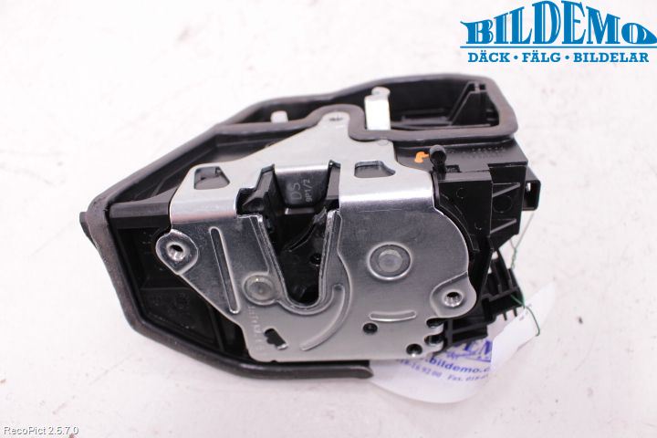 BMW 3 F30/F31/F80 12-19 Dørlås - Låsekasse