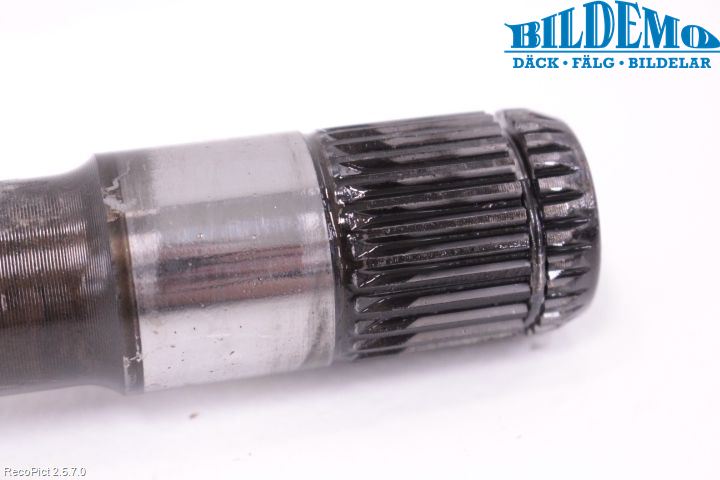 BMW 3 F30/F31/F80 12-19 Drivaksel Foran Kompl Høyre