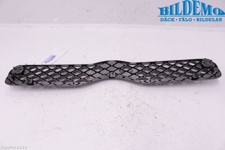 Toyota YARIS P1 03-05 Grill Komplett