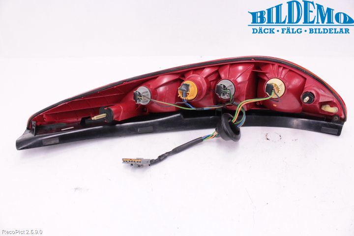 Ford MONDEO     01-06 Baklykt Venstre