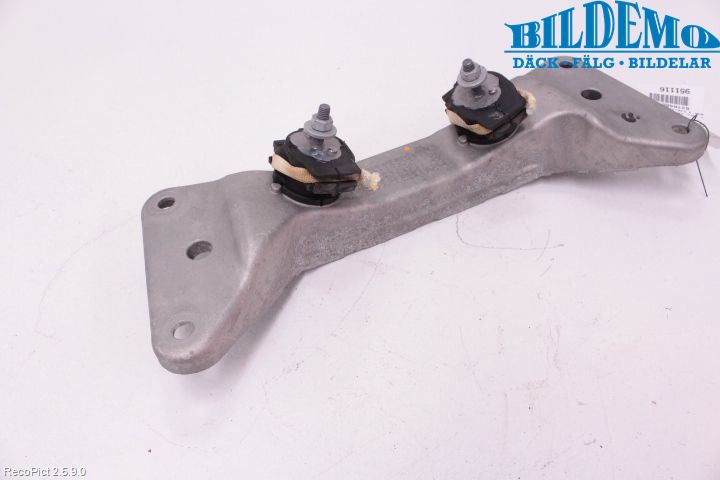 BMW 3 F30/F31/F80 12-19 Gearkasse Bjelke - Travers