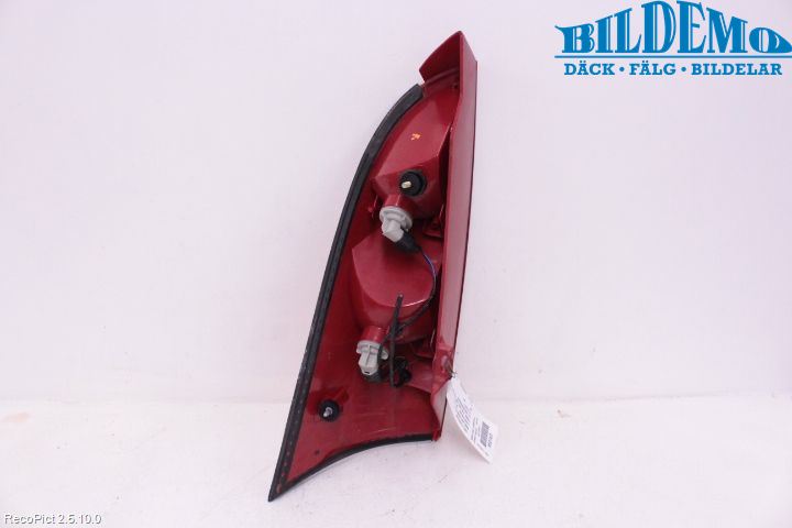 Ford FOCUS     99-04 Baklykt Venstre
