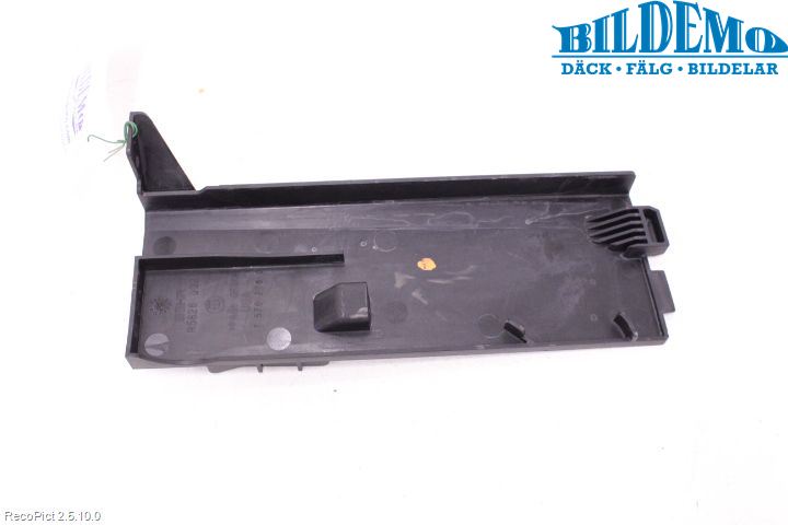 BMW X6 E71/E72   08-14 Radiator Feste - Ramme - Bjelk