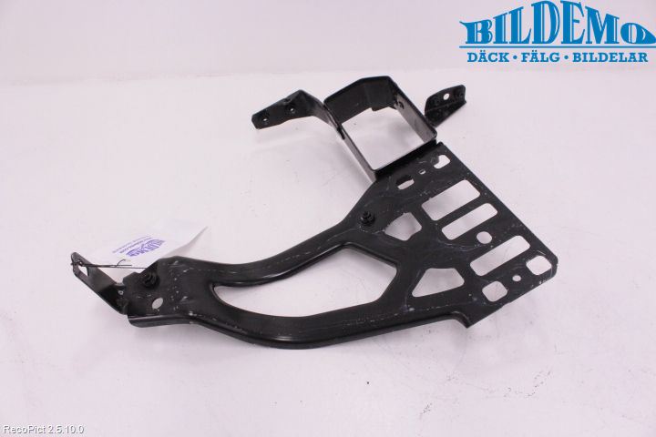 BMW 5 E60/61 Sed/Tou 02-10 Frontlykt Ramme V Lyktering