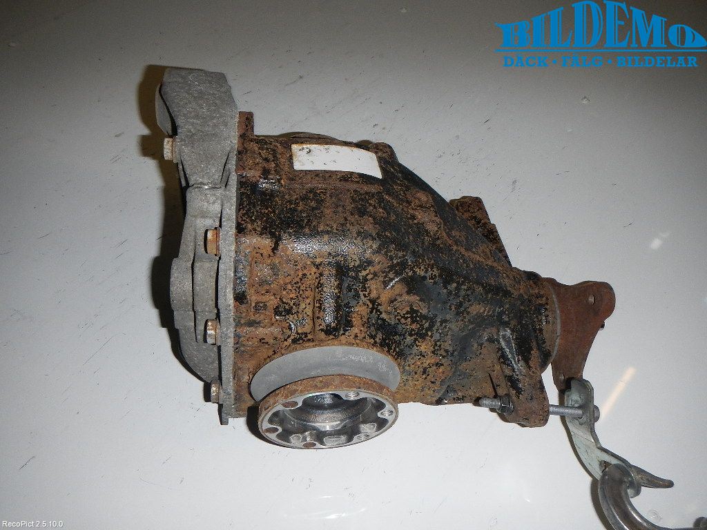 BMW 1 E87/81 5D/3D 03-11 Bakaksel Kardang Bak -Diff