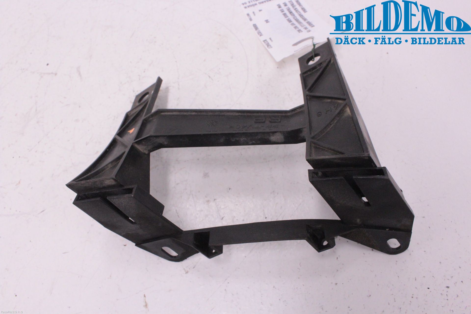 Volkswagen VW TRANSP/CARAVELLE (T5) 04-15 Frontlykt Ramme H Lyktering