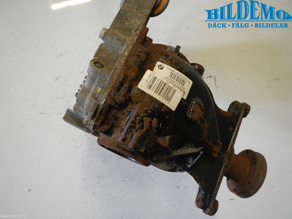 BMW 5 E60/61 Sed/Tou 02-10 Bakaksel Kardang Bak -Diff