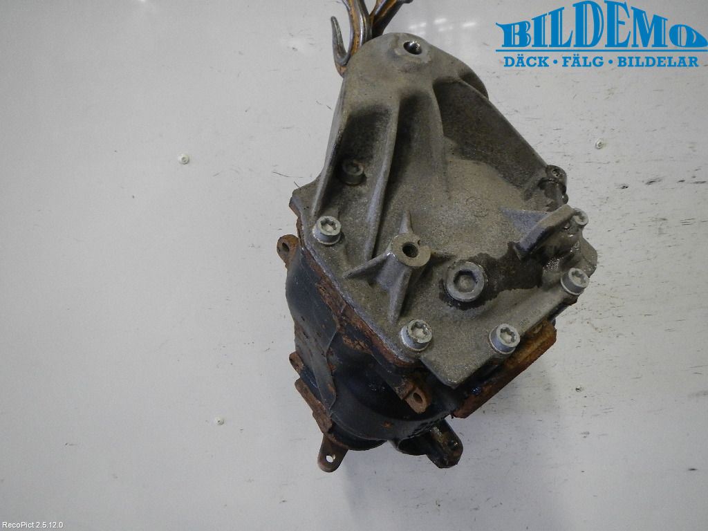 BMW 1 F20/F21 11-19 Bakaksel Kardang Bak -Diff