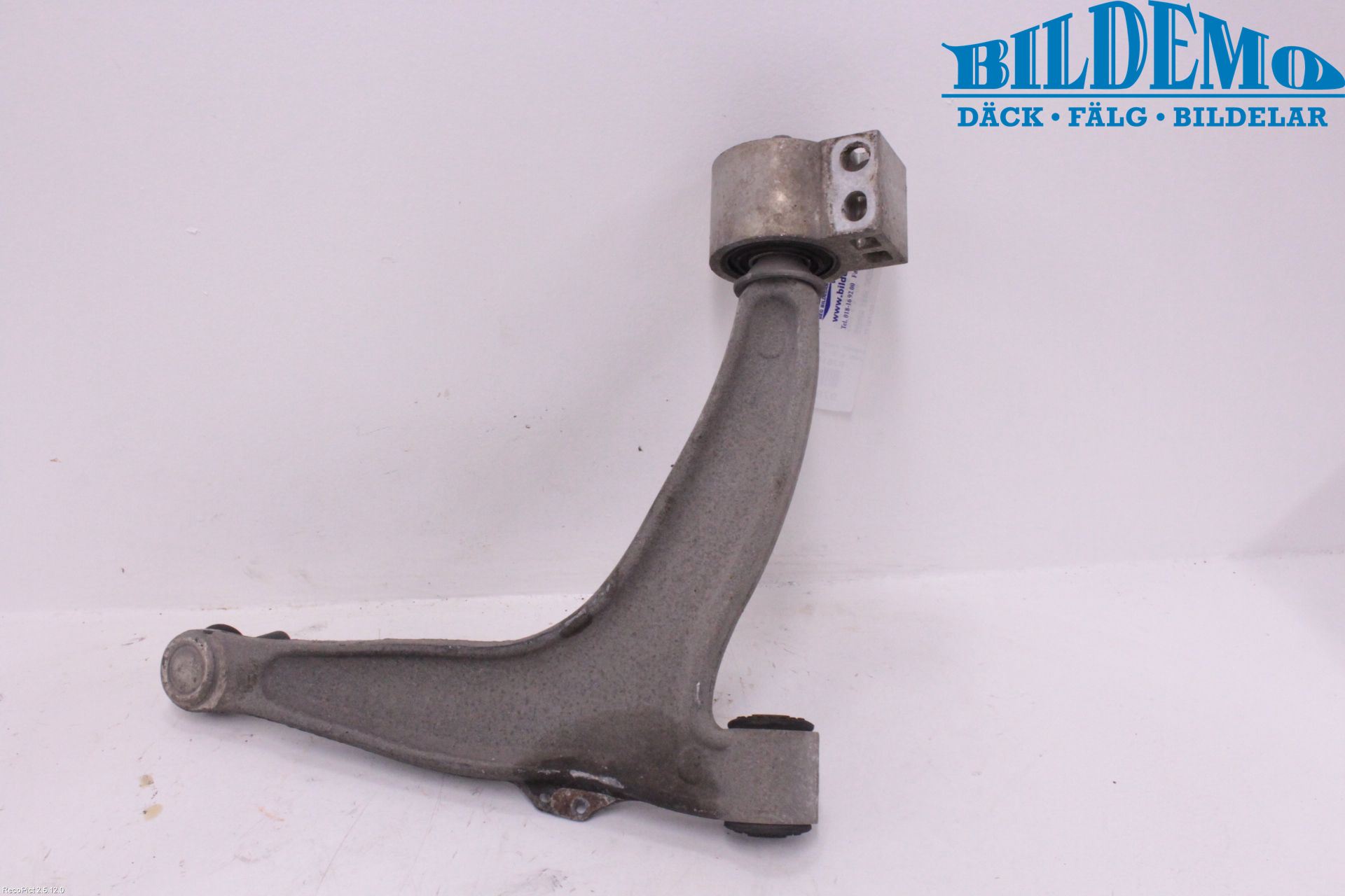 Saab 9-3 VER2/VER3 08-15 Bærearm Foran Venstre Nedre