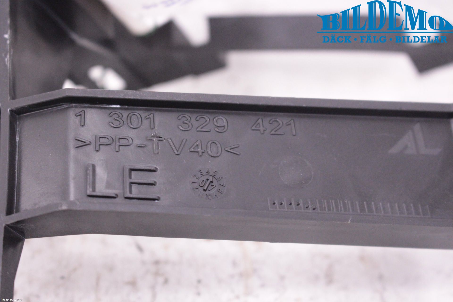 Volkswagen VW TRANSP/CARAVELLE (T5) 04-15 Frontlykt Holder-Feste