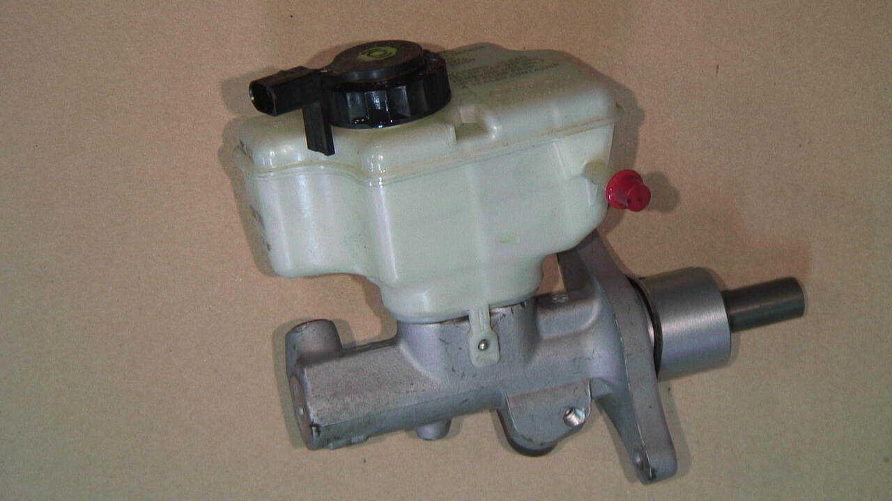 Volkswagen VW CADDY      04-10 Brems Hovedsylinder
