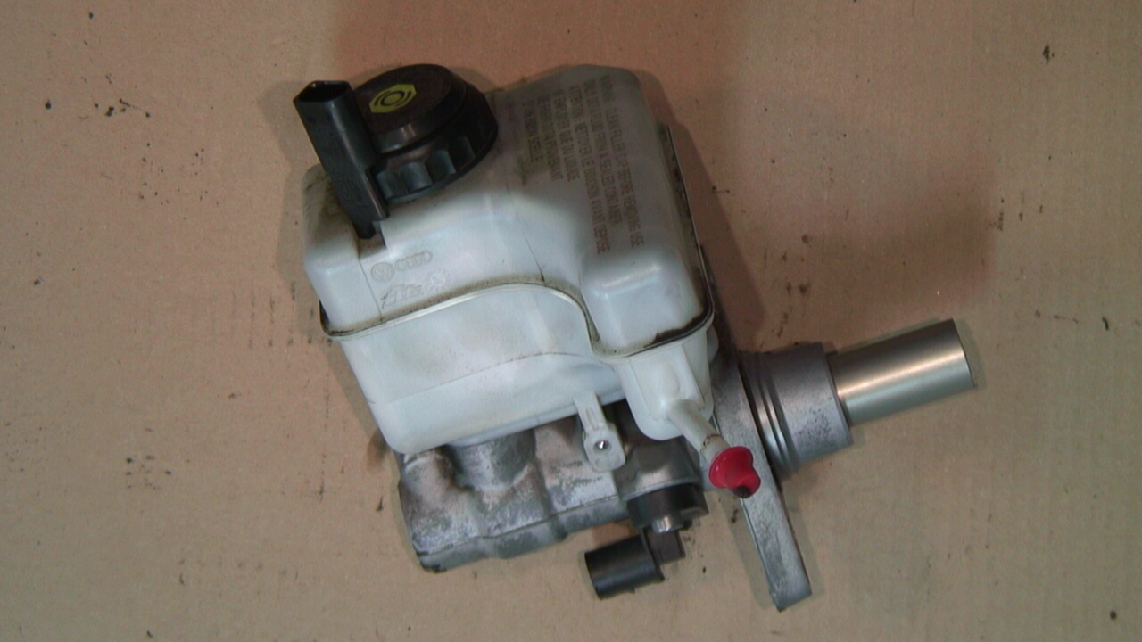 Volkswagen VW PASSAT 11-14 Brems Hovedsylinder