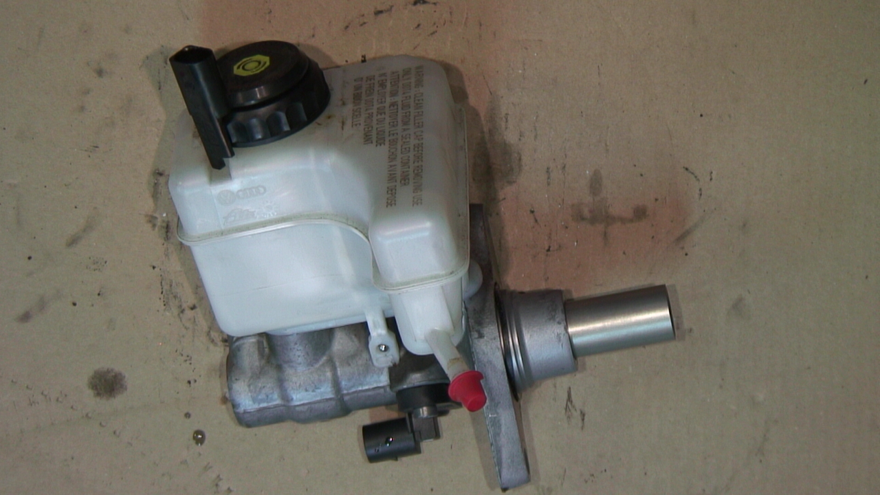 Volkswagen VW PASSAT 11-14 Brems Hovedsylinder