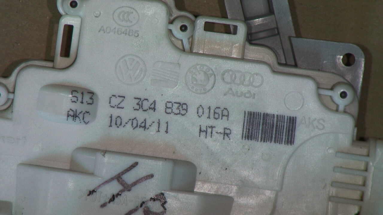 Volkswagen VW PASSAT 11-14 Dørlås - Låsekasse