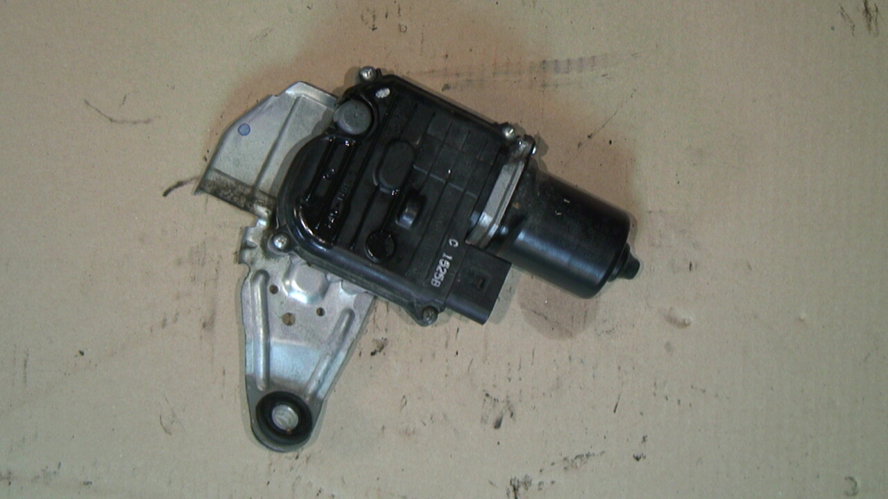 Volkswagen VW PASSAT 11-14 Viskermotor Frontrute