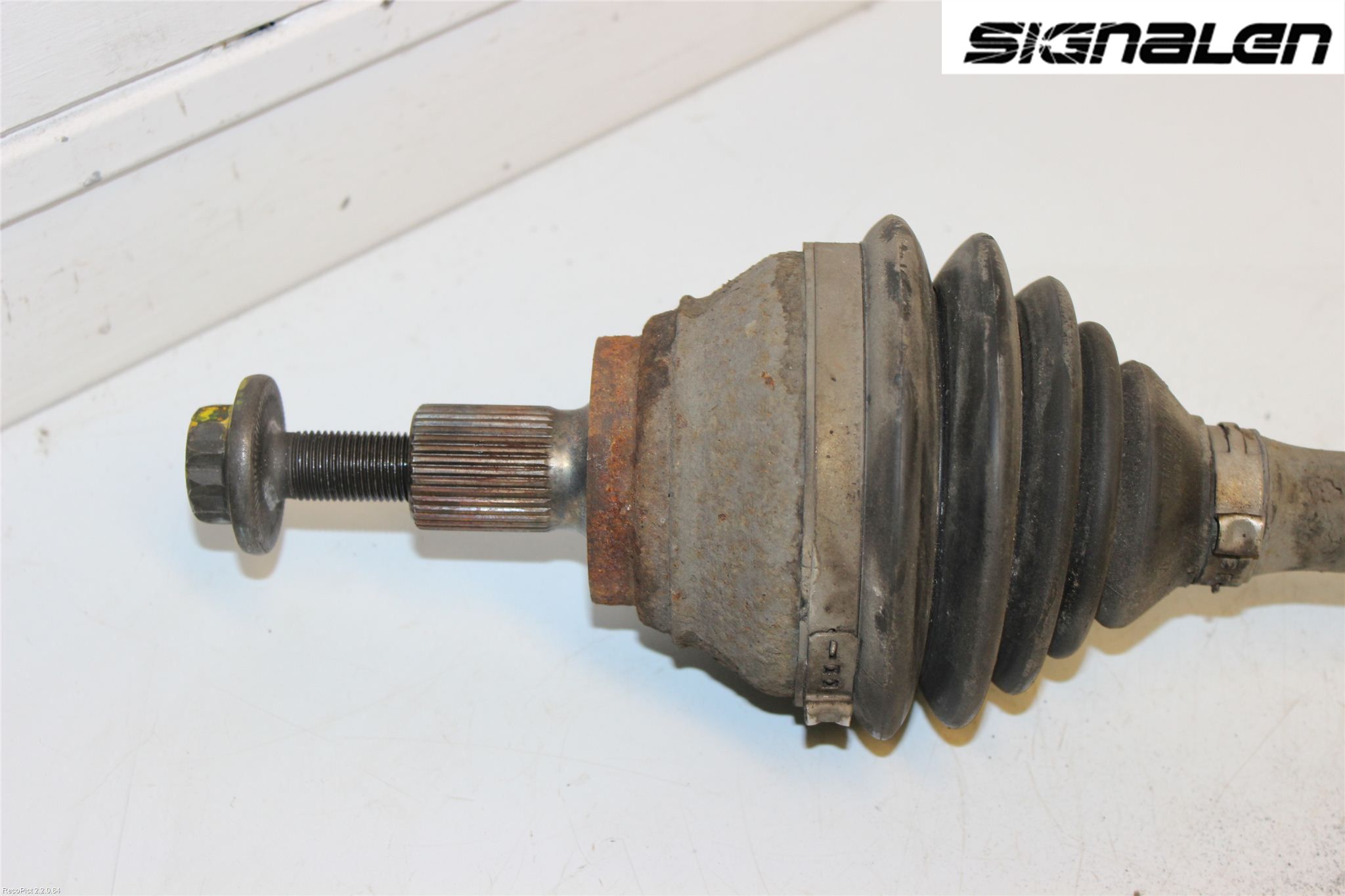 Volkswagen VW PASSAT 05-11 Drivaksel Foran Kompl Venstre