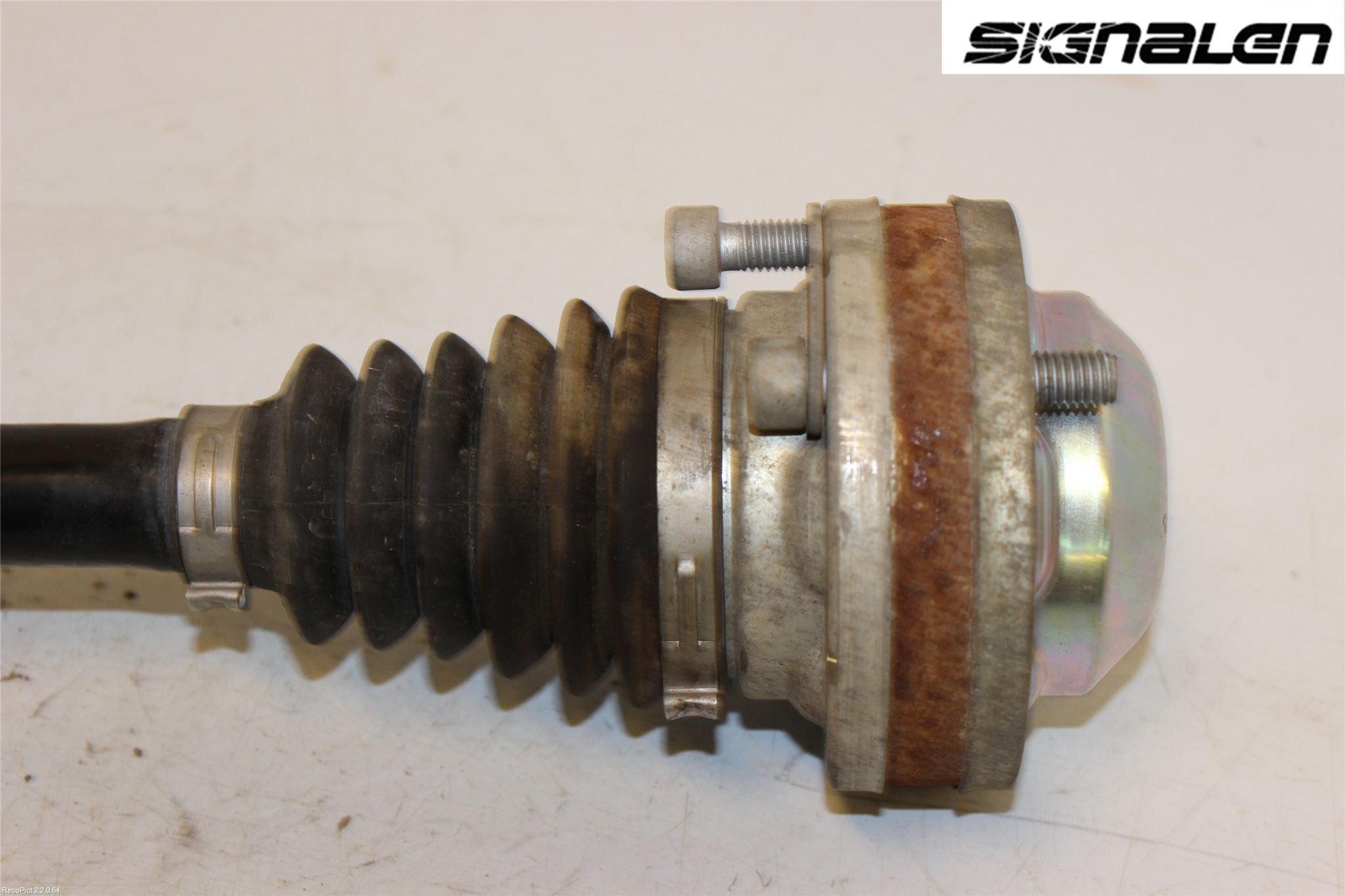 Volkswagen VW PASSAT 05-11 Drivaksel Foran Kompl Venstre