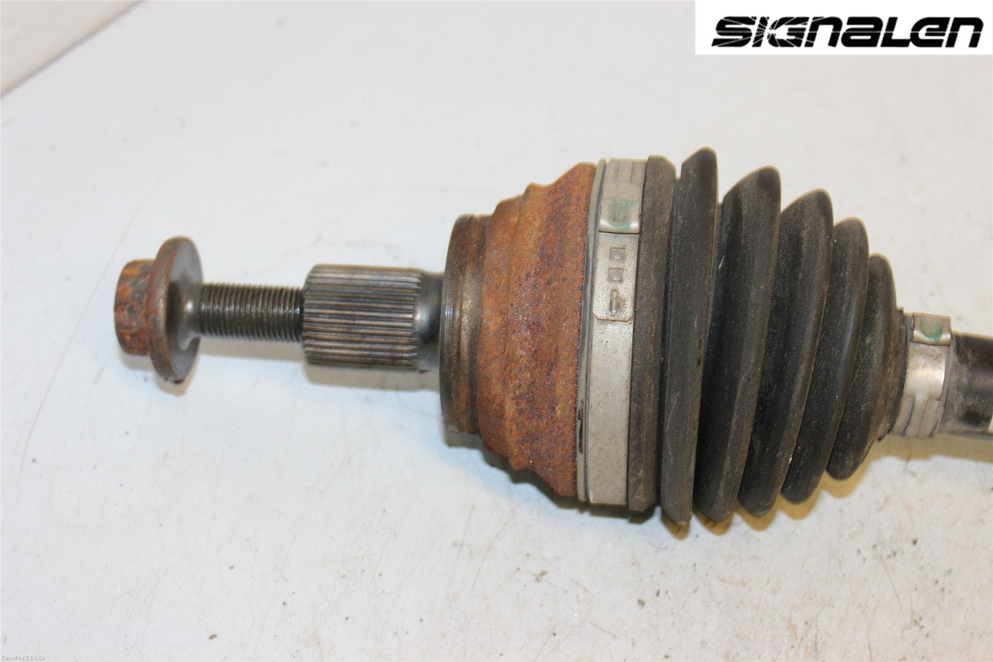 Volkswagen VW GOLF VI 09-13 Drivaksel Foran Kompl Venstre