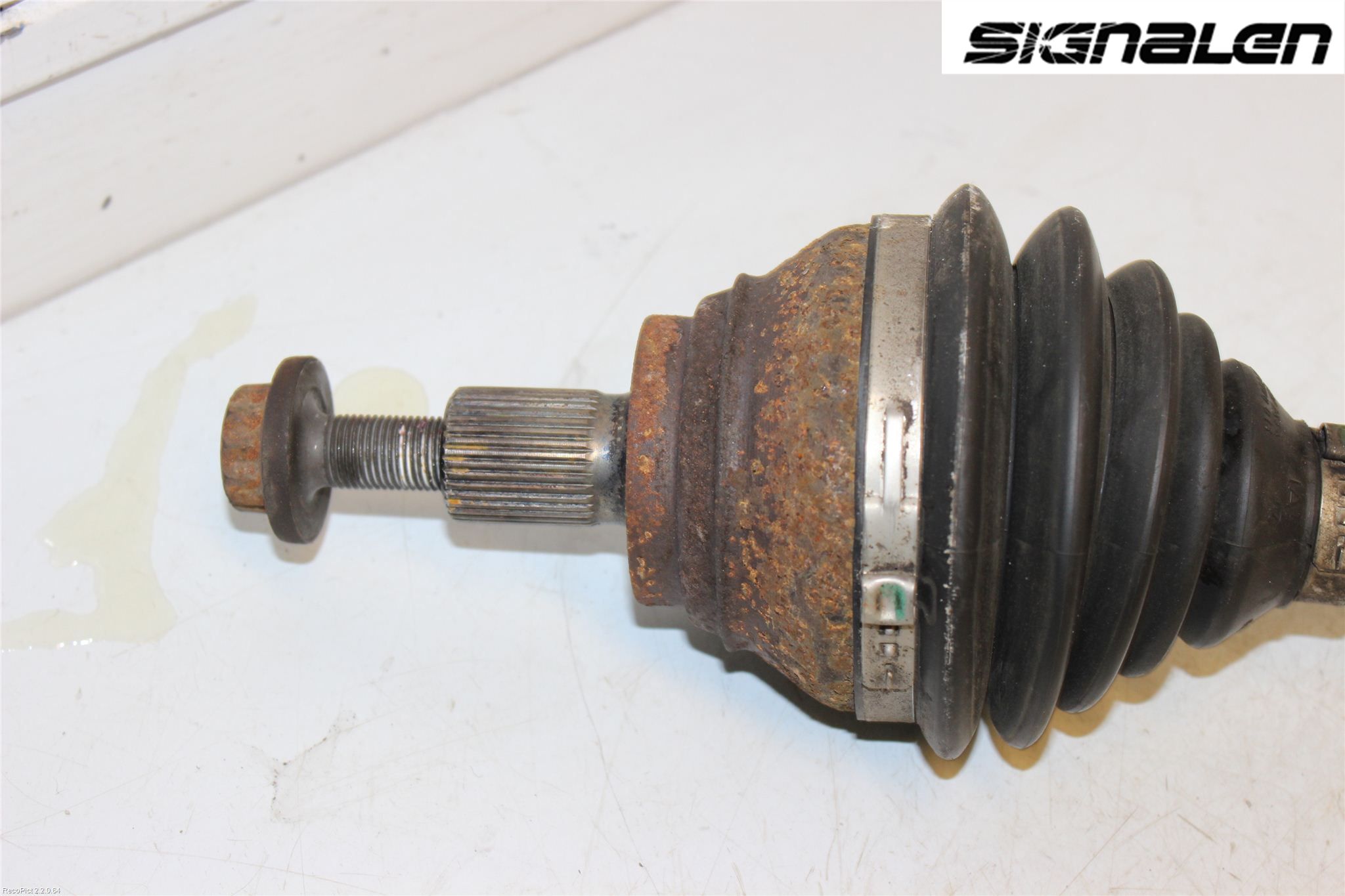 Volkswagen VW PASSAT 11-14 Drivaksel Foran Kompl Venstre