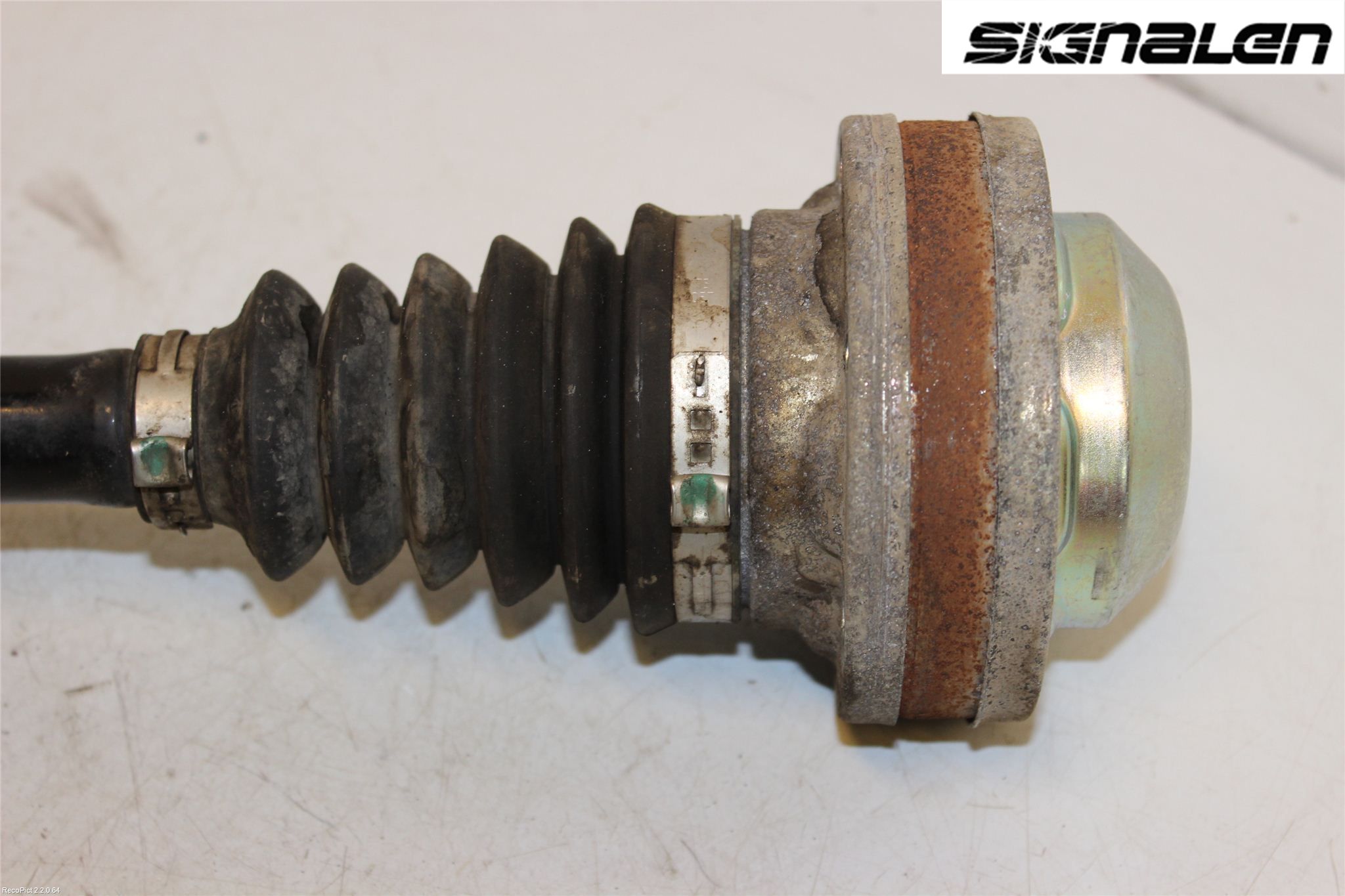 Volkswagen VW PASSAT 11-14 Drivaksel Foran Kompl Venstre